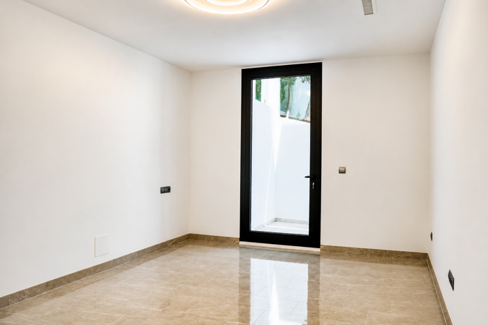 Image No.18-5 Bed Villa for sale