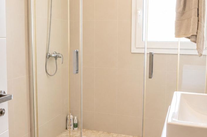 Image No.29-4 Bed Property for sale