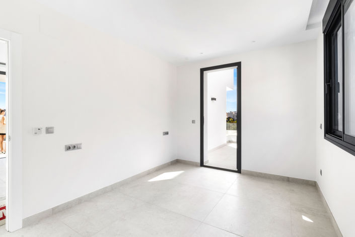 Image No.36-5 Bed Villa for sale