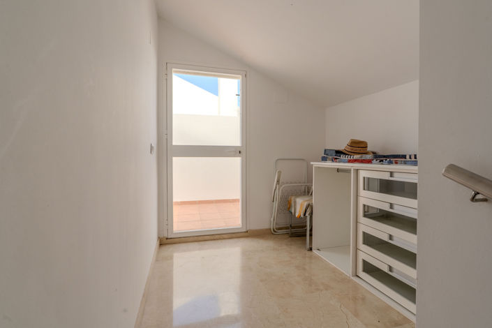 Image No.27-4 Bed Villa for sale