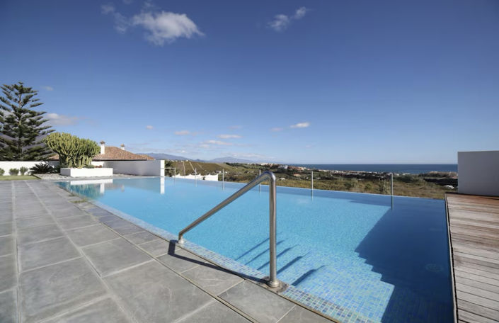 Image No.2-6 Bed Villa for sale