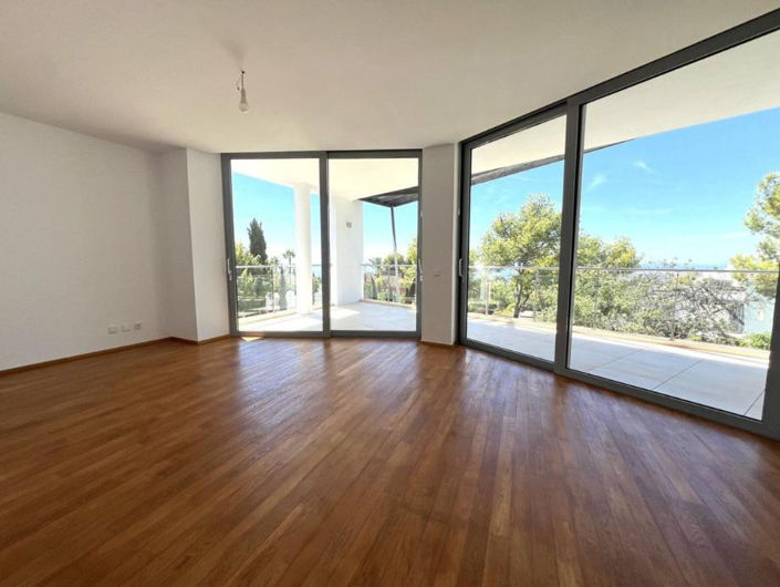 Image No.2-5 Bed Villa for sale