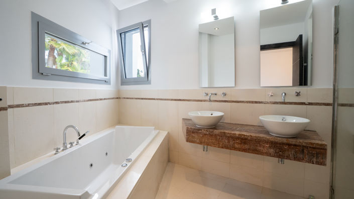Image No.21-5 Bed Villa for sale