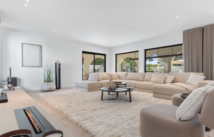 Image No.10-5 Bed Villa for sale