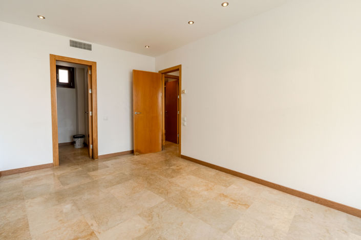 Image No.14-3 Bed Apartment for sale