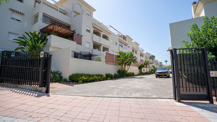 Image No.15-3 Bed Property for sale