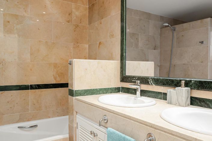 Image No.21-3 Bed Apartment for sale