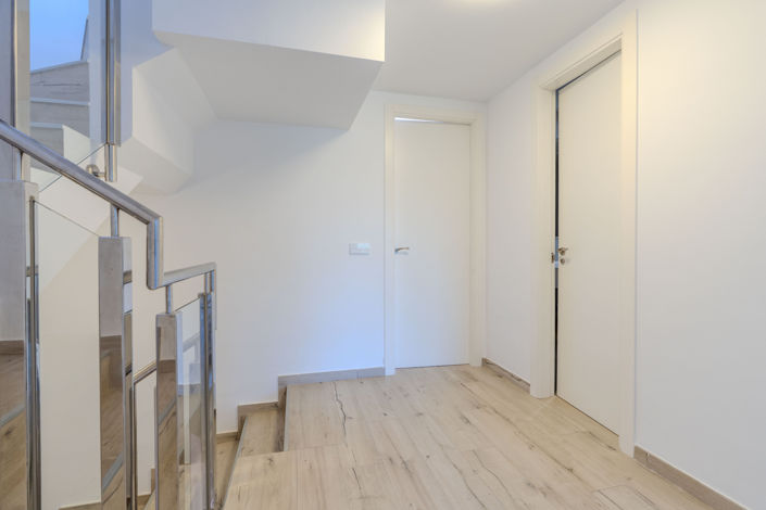 Image No.19-3 Bed Townhouse for sale