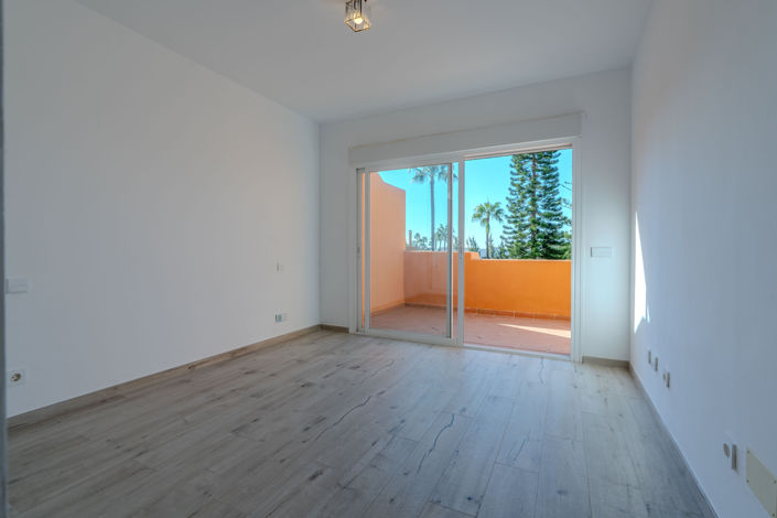 Image No.20-3 Bed Townhouse for sale