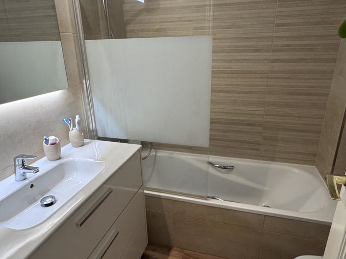 Image No.20-4 Bed Apartment for sale