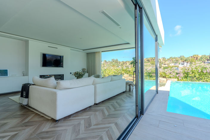 Image No.2-4 Bed Villa for sale