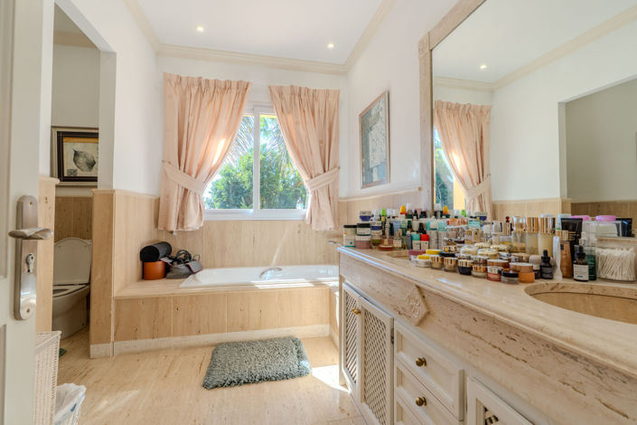 Image No.26-5 Bed Villa for sale