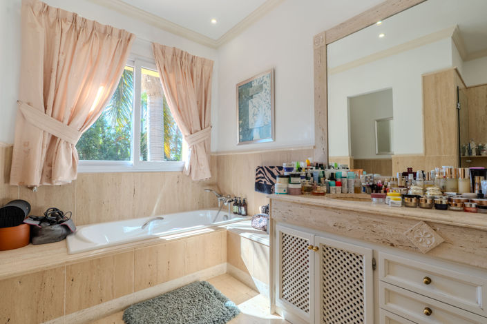 Image No.27-5 Bed Villa for sale