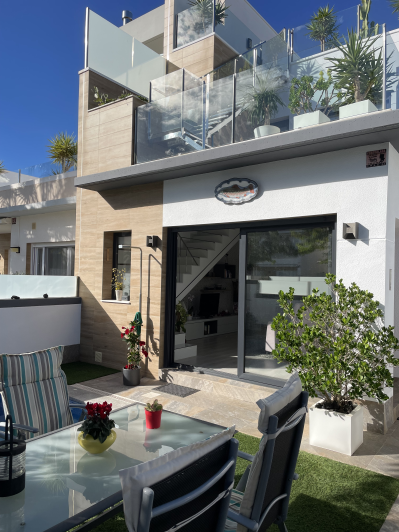 Image No.1-3 Bed Villa / Detached for sale