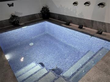 Pool-with-light-and-remote-control