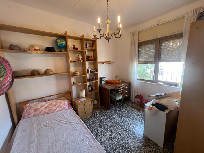 Image No.18-5 Bed Townhouse for sale