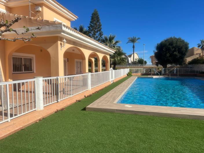 Image No.2-8 Bed Villa for sale