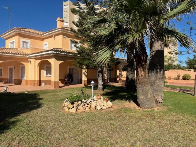 Image No.19-8 Bed Villa for sale