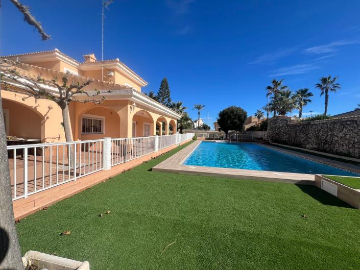 Image No.43-8 Bed Villa for sale