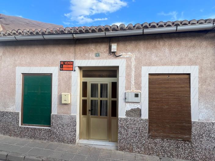 Image No.1-3 Bed House for sale