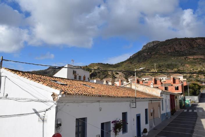 Image No.8-4 Bed House for sale