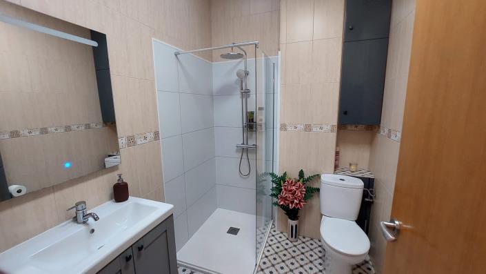 Image No.5-2 Bed House for sale