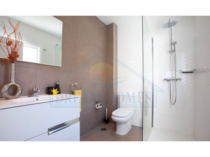 Image No.24-7 Bed House for sale