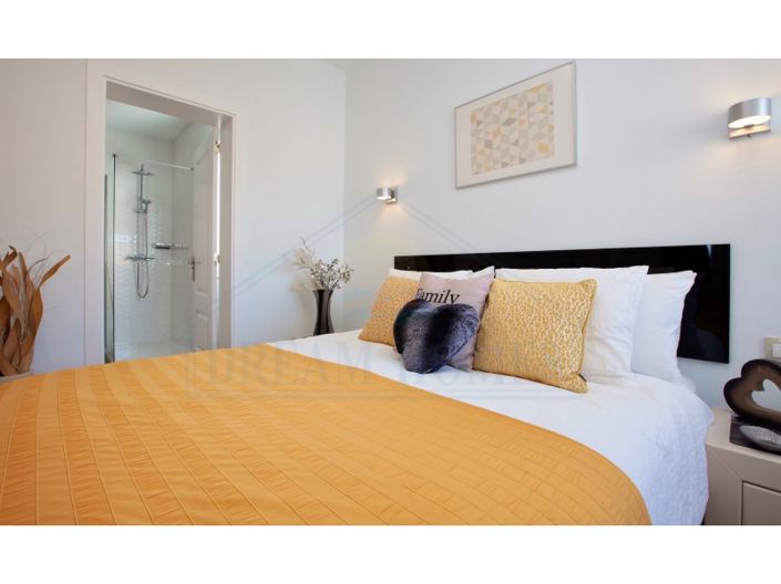 Image No.25-7 Bed House for sale