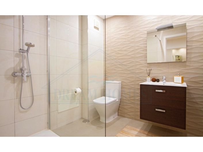 Image No.31-7 Bed House for sale