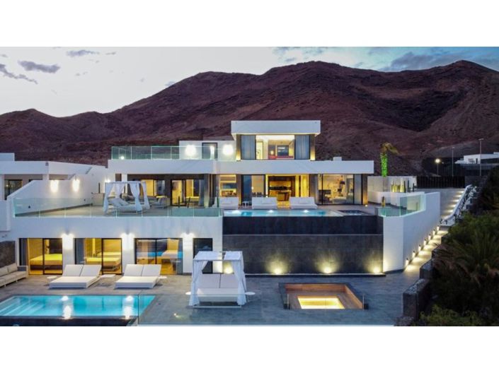 Image No.1-7 Bed Villa for sale
