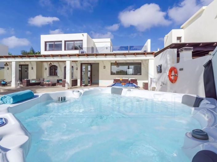 Image No.3-4 Bed Villa for sale