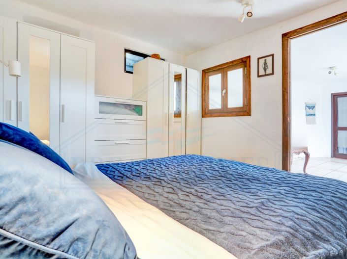 Image No.10-2 Bed Farmhouse for sale