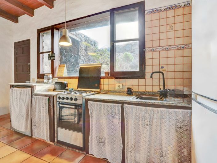 Image No.16-2 Bed Farmhouse for sale