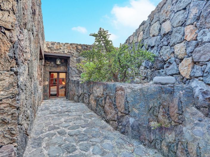 Image No.18-2 Bed Farmhouse for sale