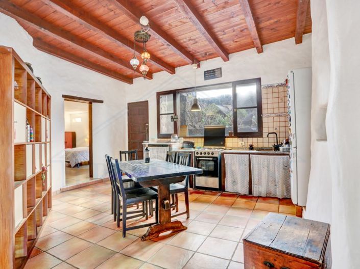 Image No.19-2 Bed Farmhouse for sale