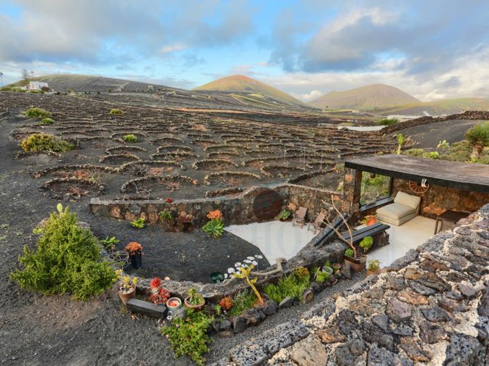 Image No.2-2 Bed Farmhouse for sale