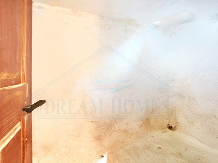 Image No.22-2 Bed Farmhouse for sale