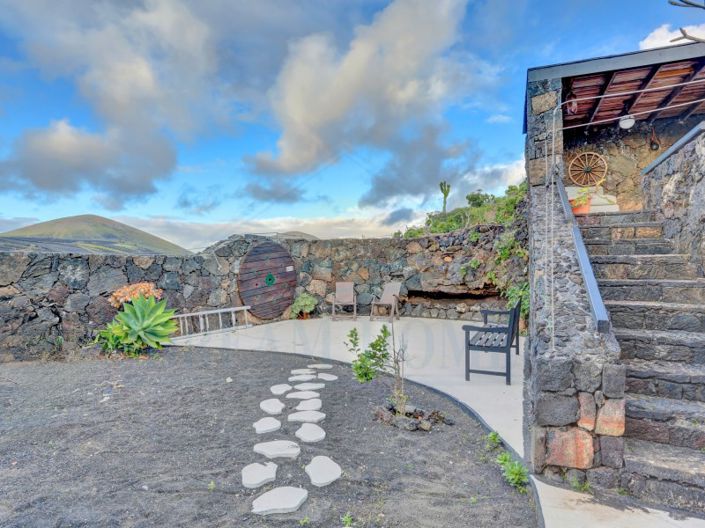 Image No.31-2 Bed Farmhouse for sale