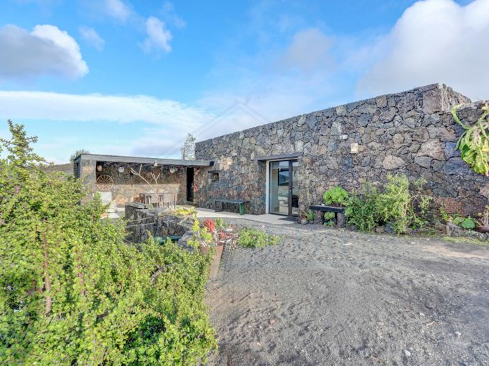 Image No.7-2 Bed Farmhouse for sale