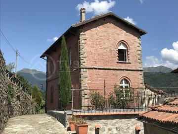 1 - Barga, Villa