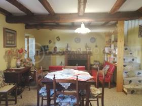 Image No.2-Maison de village de 2 chambres à vendre à Lucca