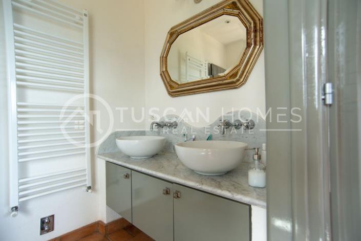 Image No.17-3 Bed Farmhouse for sale