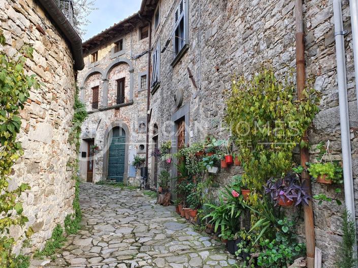 Image No.3-Maison de ville de 5 chambres à vendre à Pescaglia