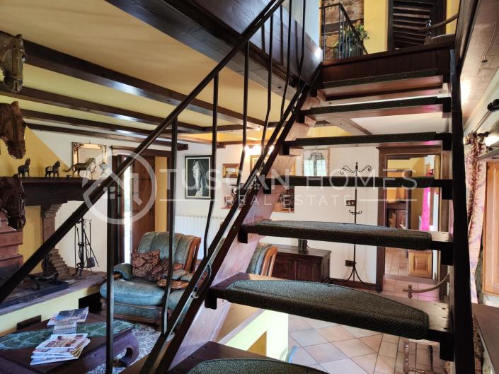 Image No.23-4 Bed Farmhouse for sale