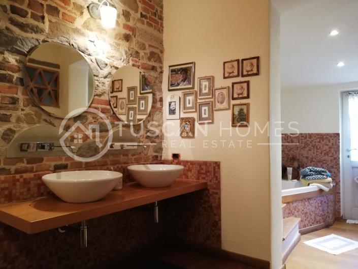 Image No.4-4 Bed Farmhouse for sale