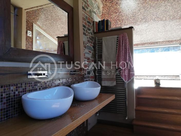 Image No.14-4 Bed Farmhouse for sale