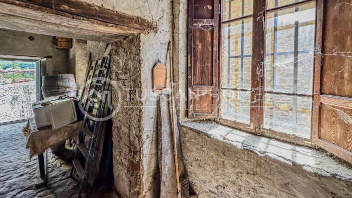 Image No.10-4 Bed Townhouse for sale