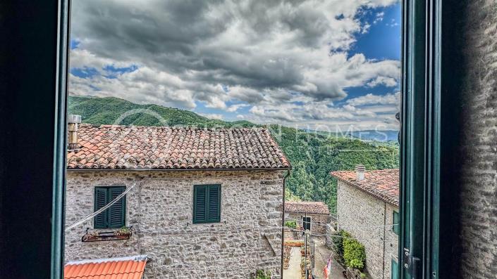 Image No.12-4 Bed Townhouse for sale