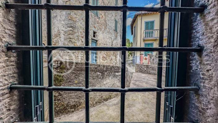 Image No.20-4 Bed Townhouse for sale