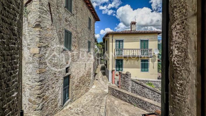 Image No.23-4 Bed Townhouse for sale